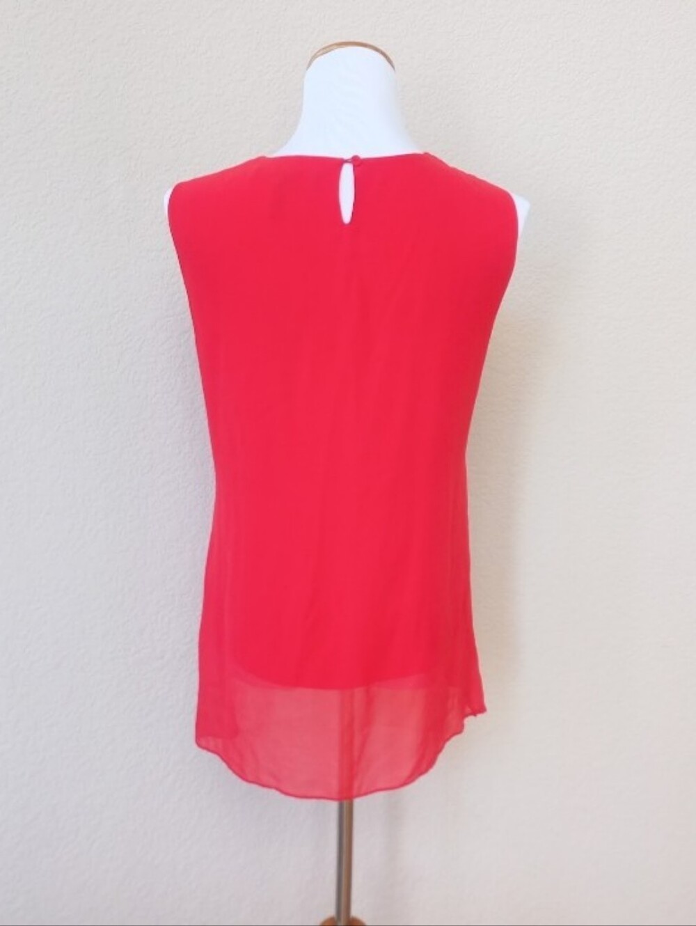 🤍 BCBGMaxAzria red silk asymmetrical blouse - Picture 7 of 9